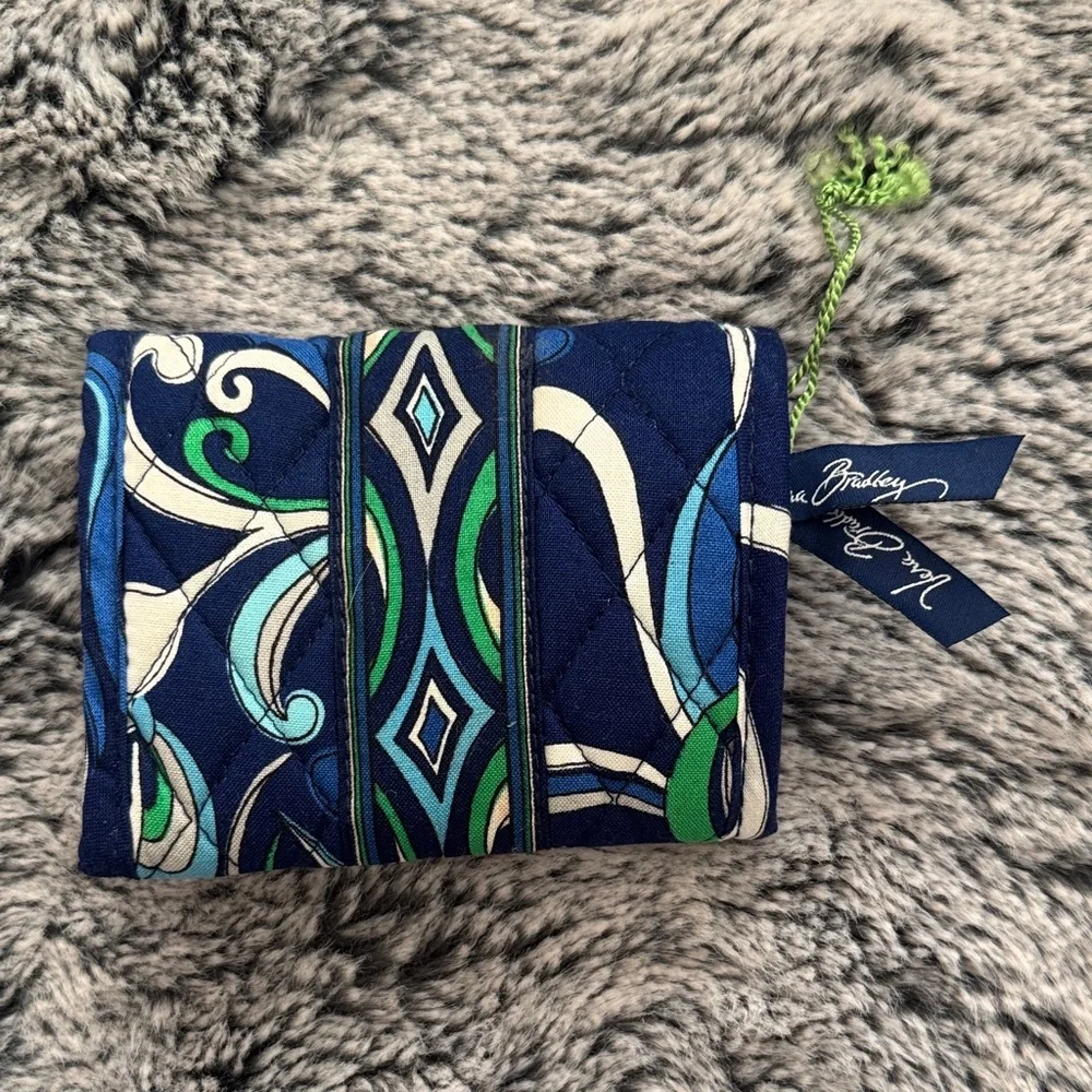 New Vera Bradley Navy, Green & Cream Quilted Fold Wallet - Picture 2 of 4